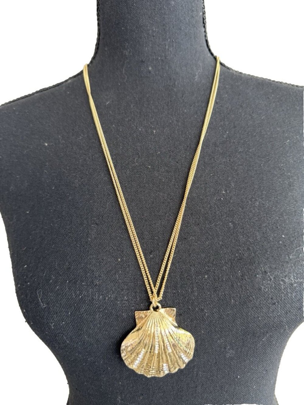 Lilly Pulitzer Goldtone 35" Chain Rhinestone Shell Charm Pendant Necklace NEW